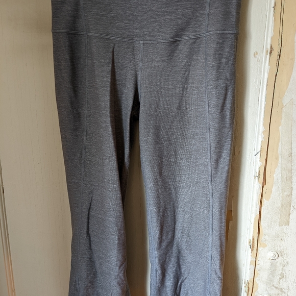 Lululemon Gather & Crow crops VGUC - Picture 5 of 5